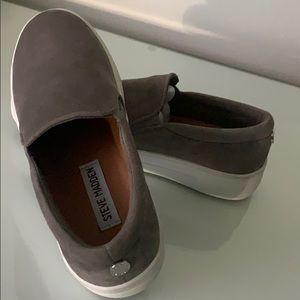 Steve Madden Gills grey suede slip on shoes